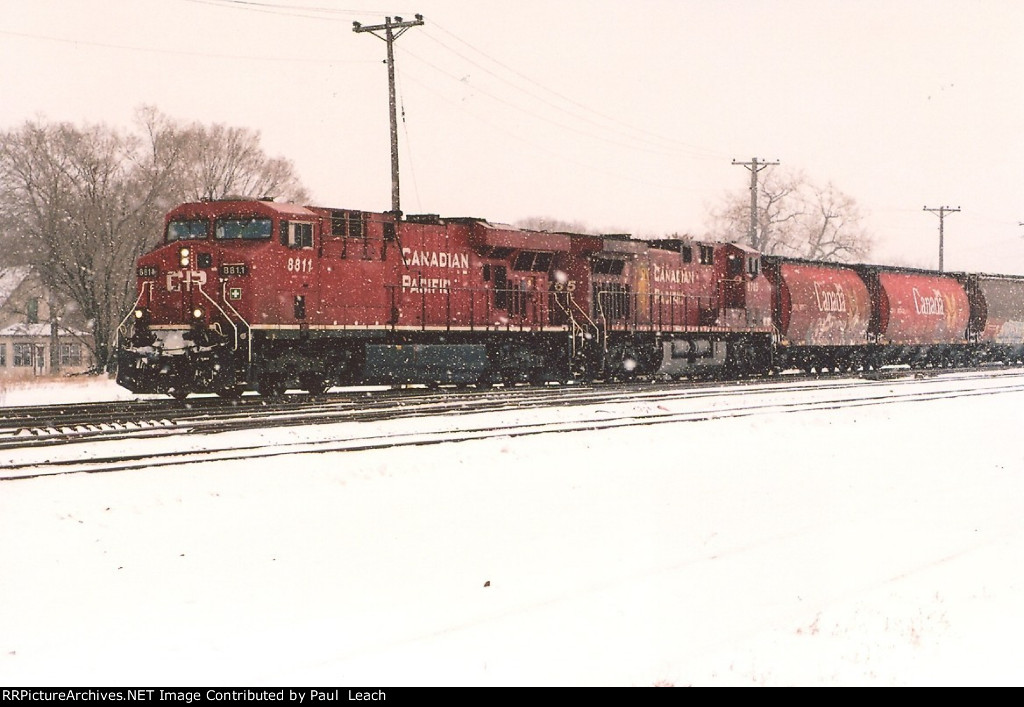 Westbound grain train slows for the connector